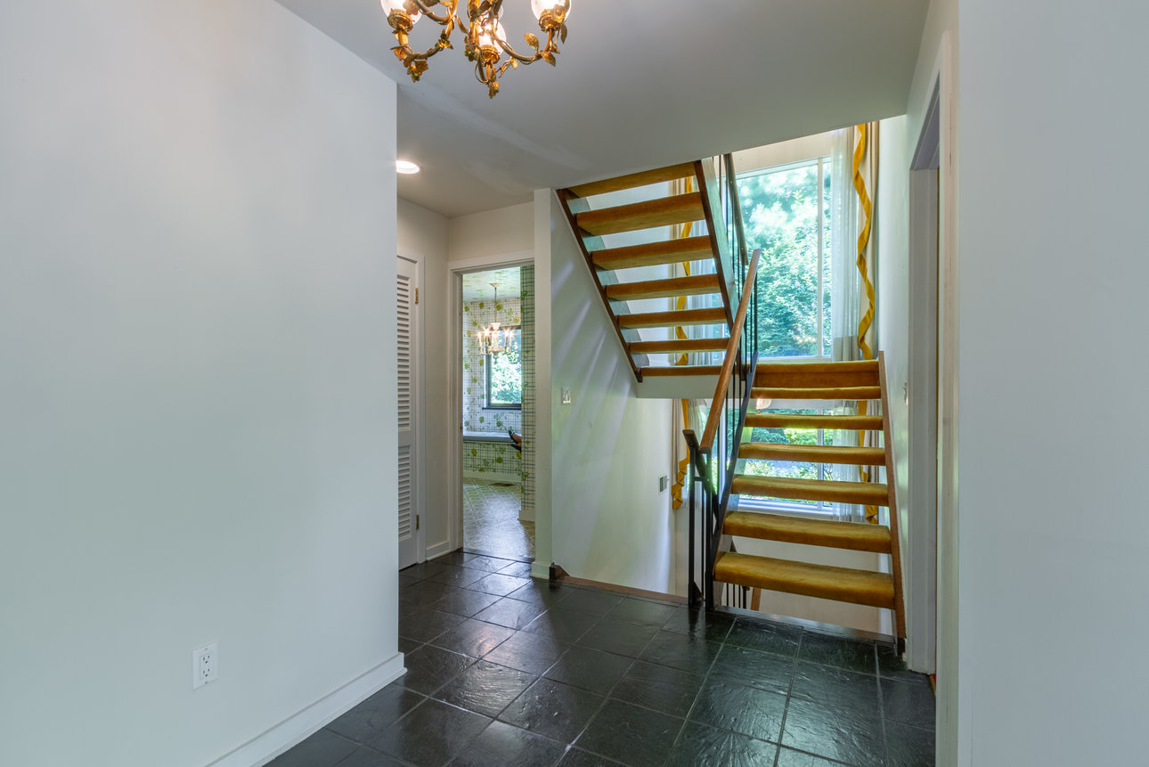 19 Canaan Close Stairs 
