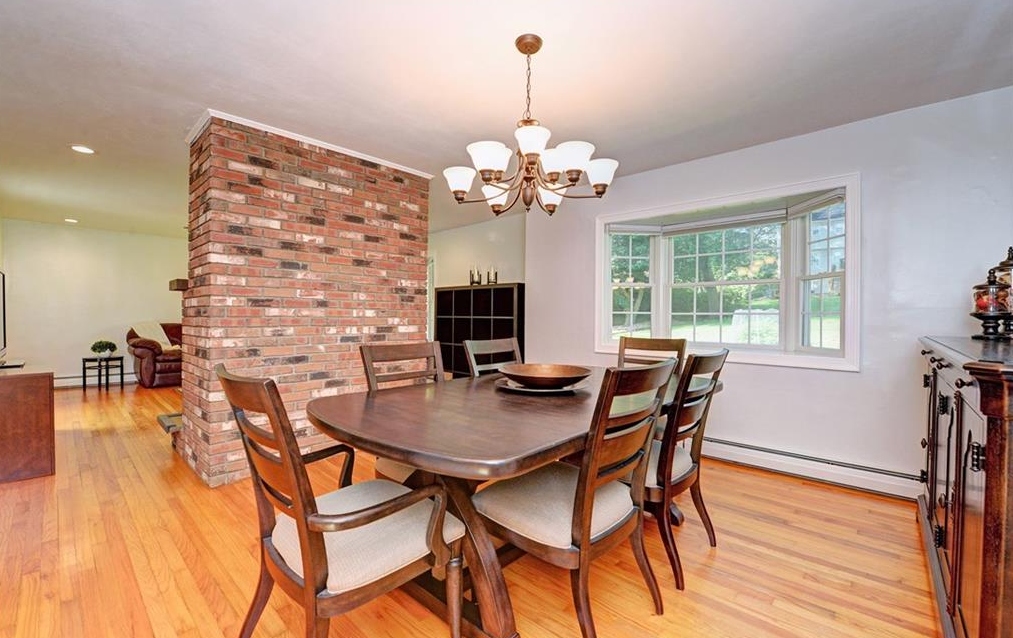 107 Lamplighter Lane- Dinning Room